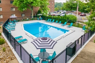 Bryn Mawr in Pittsburgh, PA - Foto de edificio - Building Photo