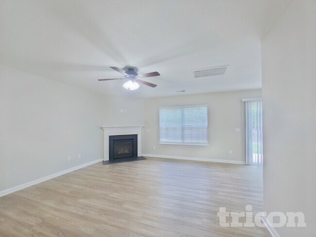 750 Chariot Way in Hopkins, SC - Foto de edificio - Building Photo