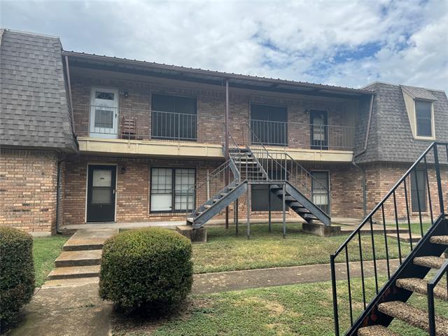 9521 Westpark Dr in Benbrook, TX - Building Photo