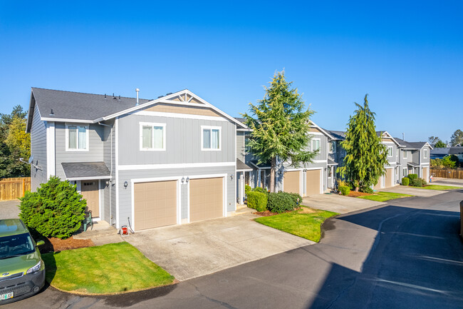 680-692 Stacy Ln in Molalla, OR - Building Photo - Building Photo