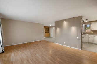 321 27th St NW in East Wenatchee, WA - Building Photo - Building Photo