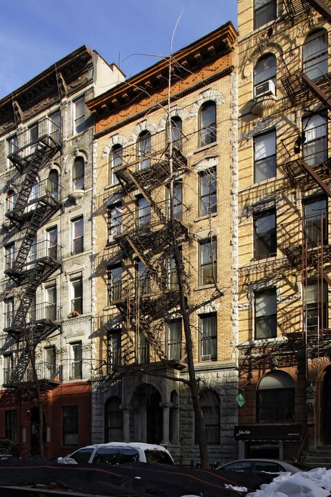 61 E 7th St in New York, NY - Foto de edificio