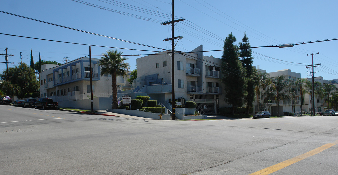 Apperson Villas in Tujunga, CA - Foto de edificio