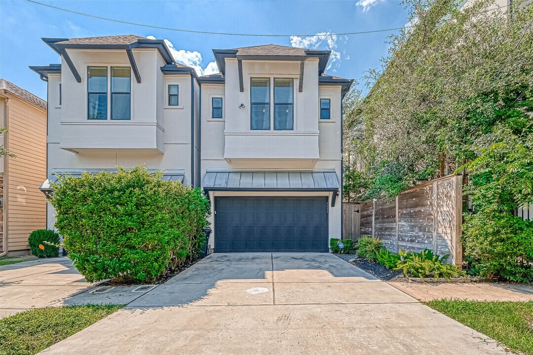 5811 Kiam St in Houston, TX - Building Photo