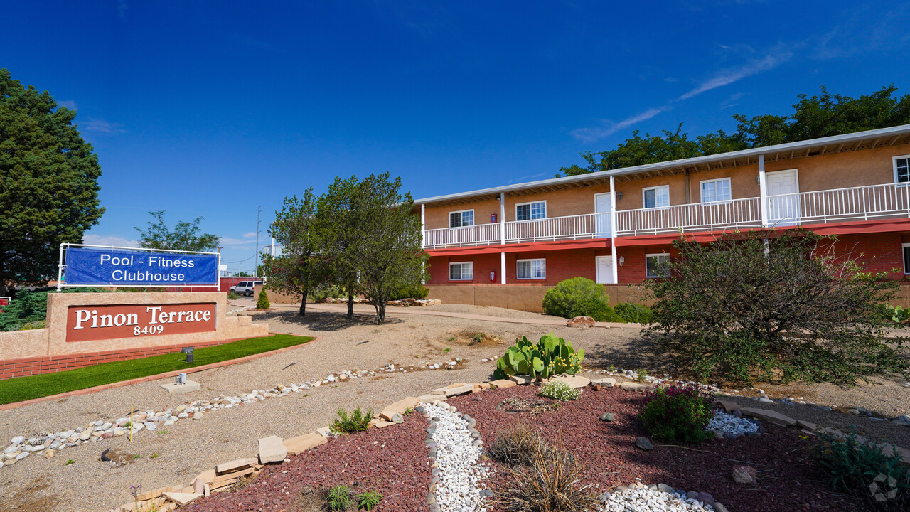 Pinon Terrace in Albuquerque, NM - Building Photo