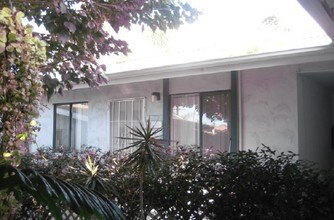 105-107 E El Portal in San Clemente, CA - Foto de edificio - Building Photo