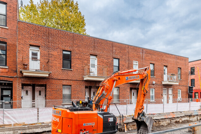 4302 Saint-Antoine Rue O in Montréal, QC - Building Photo - Building Photo