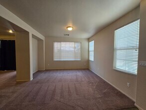 8684 W Diamond Sand Ave in Las Vegas, NV - Building Photo - Building Photo