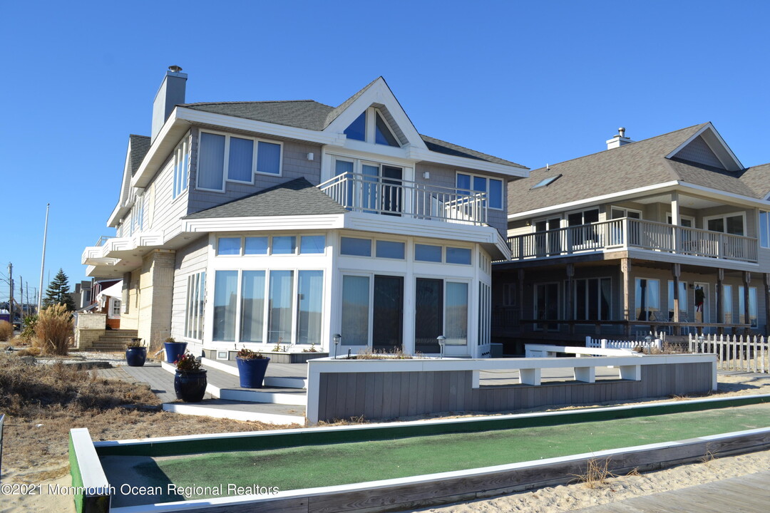 106 Oceanfront in Lavallette, NJ - Foto de edificio