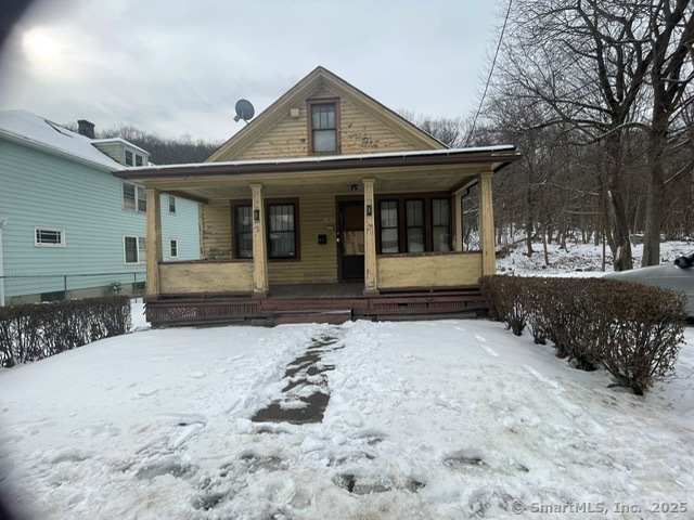 1627 N Main St in Waterbury, CT - Building Photo