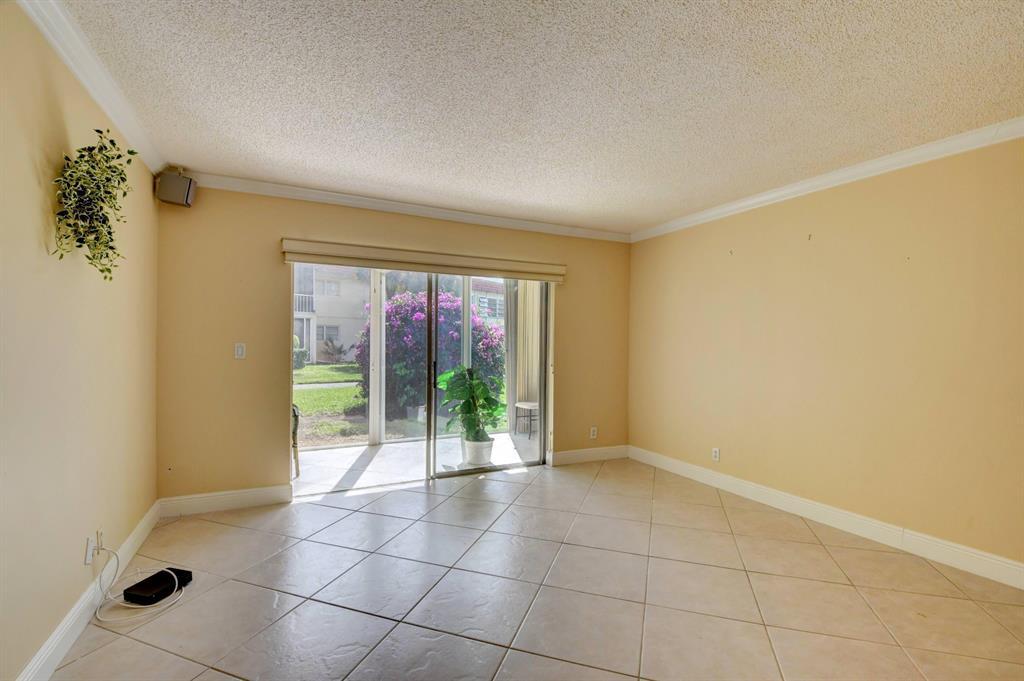 33 Abbey Ln, Unit 101 in Delray Beach, FL - Building Photo