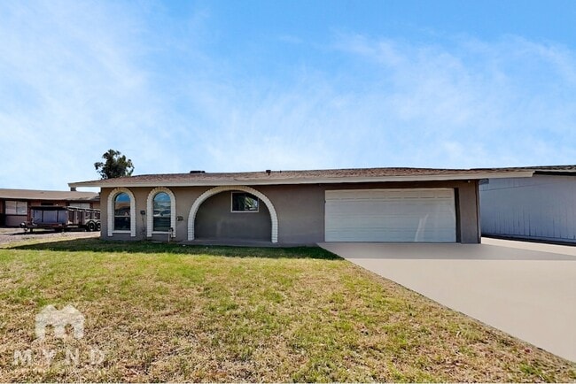 property at 1114 S Lilac Cir