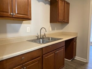 1080 Wallace Rd, Unit C9 in Jackson, TN - Building Photo - Building Photo