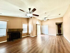 9241 Harrogate Way in Elk Grove, AZ - Building Photo - Building Photo