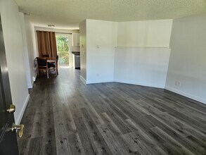 30831 19th Pl S, Unit Federal Way Duplex in Federal Way, WA - Building Photo - Building Photo