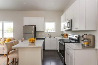 3726 Bellfort Ave in Houston, TX - Foto de edificio - Building Photo