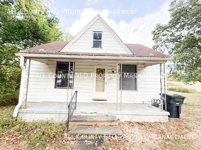 955 Morse St in Akron, OH - Building Photo