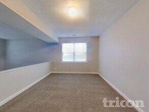 1044 Hazelwood Dr in Greenwood, IN - Building Photo - Building Photo