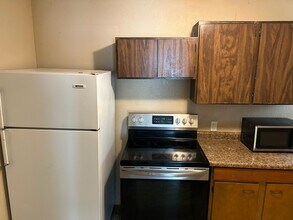 313 S 3rd St, Unit #1 in Oskaloosa, IA - Building Photo - Building Photo