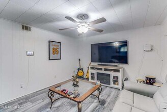 15305 Northwood Dr in Gulfport, MS - Building Photo - Building Photo