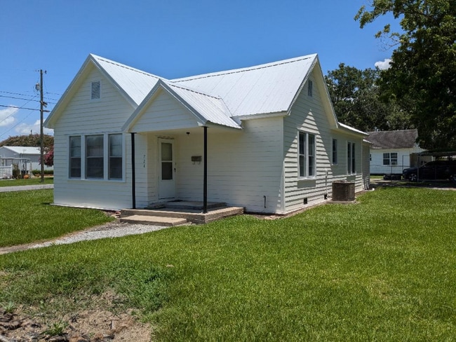 property at 724 N Eastern Ave