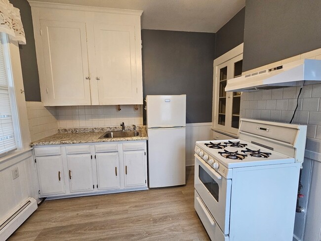 549 Westford St in Lowell, MA - Building Photo - Building Photo