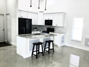 5714 29th Ct E in Bradenton, FL - Building Photo - Building Photo