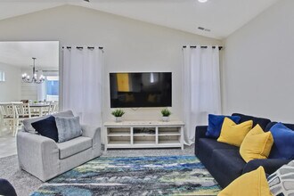 2213 E Elm Grove Dr in Nampa, ID - Building Photo - Building Photo