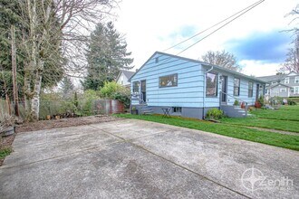 1601 Esther St in Vancouver, WA - Building Photo - Building Photo