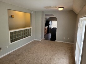 1010 N Pine St, Unit B in Lansing, MI - Building Photo