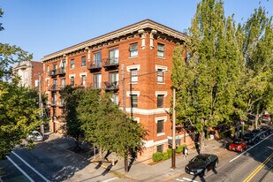 Royal Arms in Portland, OR - Building Photo