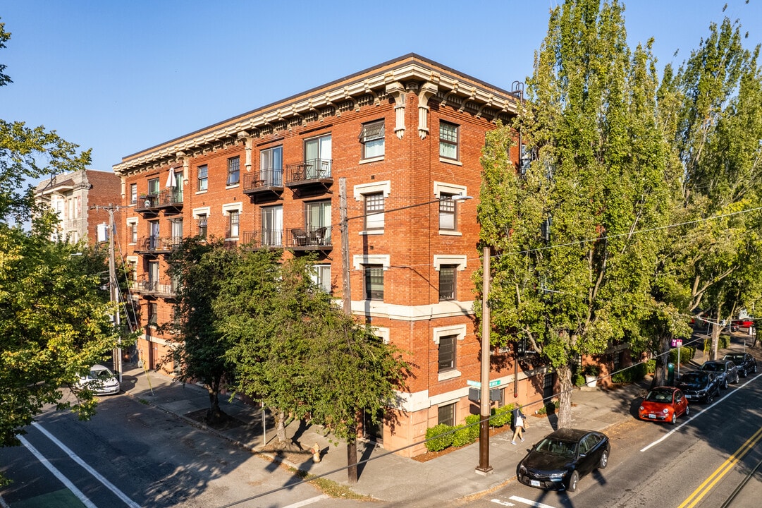 Royal Arms in Portland, OR - Building Photo