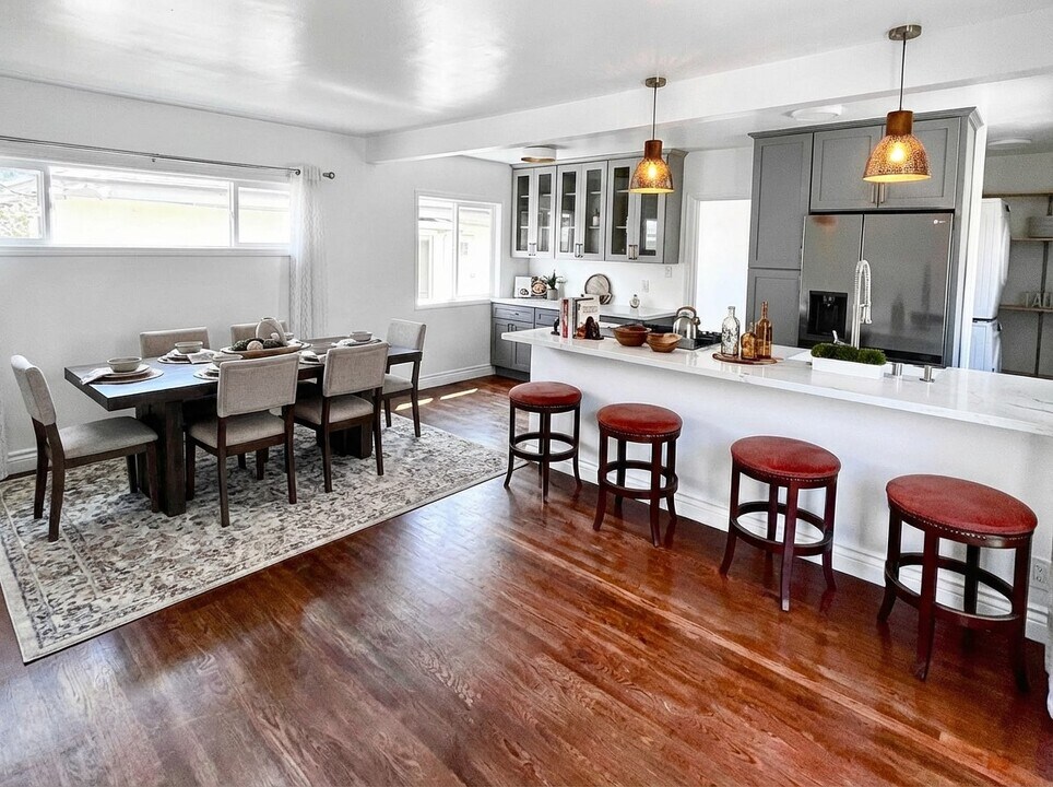 1230 N Hollywood Way in Burbank, CA - Building Photo