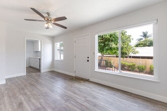 2151 N Raymond Ave in Altadena, CA - Building Photo - Building Photo