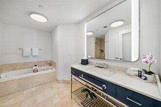 4401 Collins Ave in Miami Beach, FL - Building Photo - Building Photo