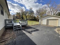 3551 High Dr in St. Ann, MO - Foto de edificio - Building Photo