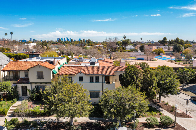 5251 W 9th St, Unit 5251 in Los Angeles, CA - Foto de edificio - Building Photo