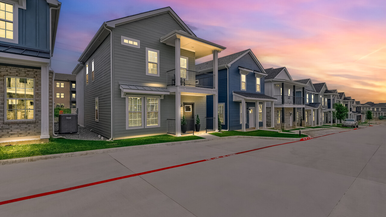 Heritage Court Luxury Townhomes *Now Open in Sherman, TX - Building Photo