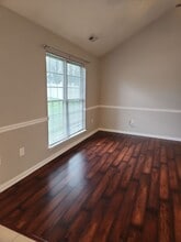 11819 Perry Crossing Pkwy in Sellersburg, IN - Building Photo - Building Photo