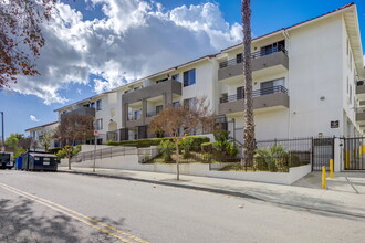 Mariposa Gardens Apartments in Los Angeles, CA - Building Photo - Building Photo