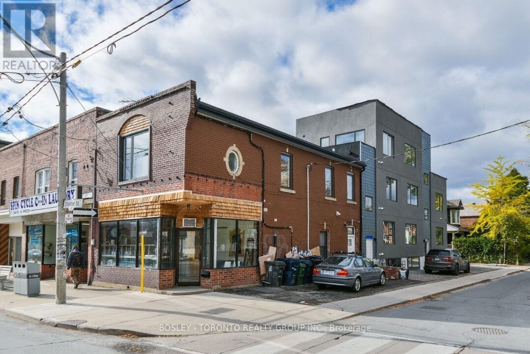230 Christie St in Toronto, ON - Building Photo