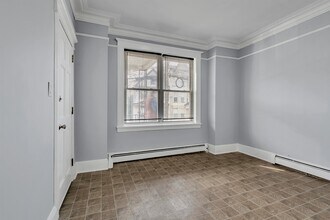 42 Greenville Ave in Jersey City, NJ - Building Photo - Building Photo