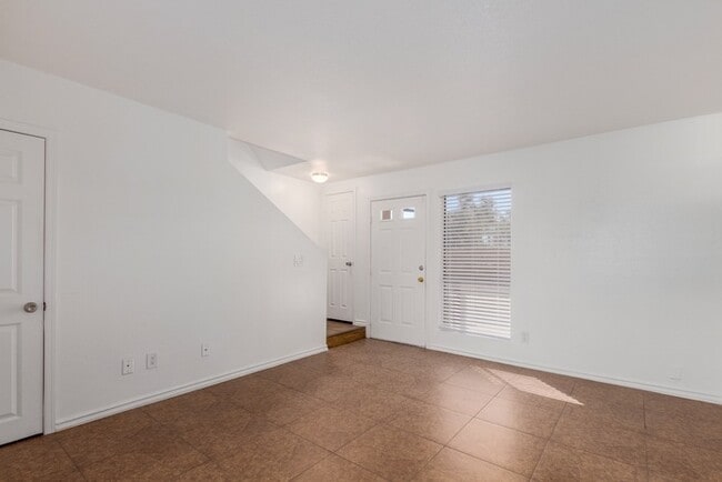 6020 W Oregon Ave in Glendale, AZ - Building Photo - Building Photo