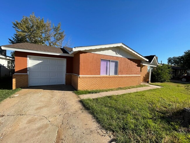 property at 1004 W Manana Blvd