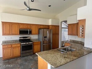9863 E Gelding Dr in Scottsdale, AZ - Building Photo - Building Photo