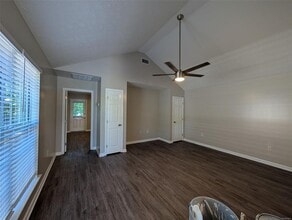 5236 Main St in Millbrook, AL - Foto de edificio - Building Photo