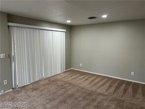 4805 Nara Vista Way in Las Vegas, NV - Building Photo - Building Photo