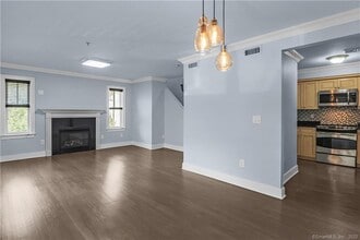 109 Forest St in Stamford, CT - Building Photo - Building Photo