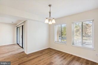 5811 Edson Ln, Unit 204 in Rockville, MD - Building Photo - Building Photo