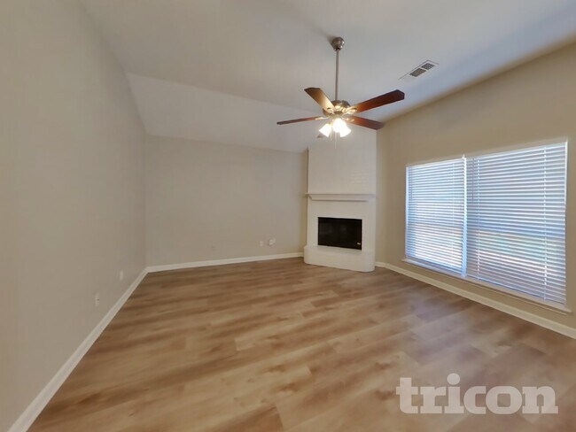 1106 Castleman Dr in Cedar Hill, TX - Building Photo - Building Photo